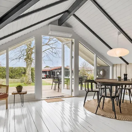 3 Bedroom Awesome In Holiday home