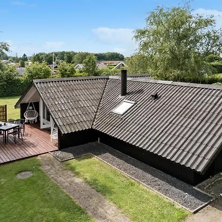 Holiday home 3 Bedroom Awesome In Hejls